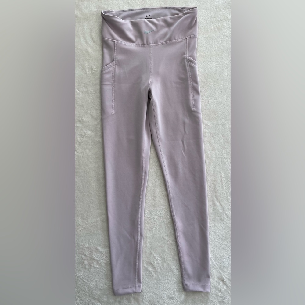 Woman’s NIKE PRO leggings SIZE small with side pockets. Light mauve.
